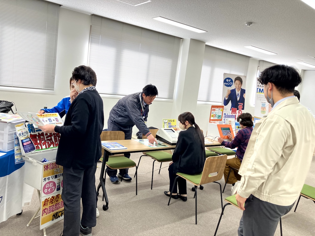 宗像市の健康増進イベントで実施された骨チェック測定。MM西日本様による骨の健康状態を確認する体験ブースの様子