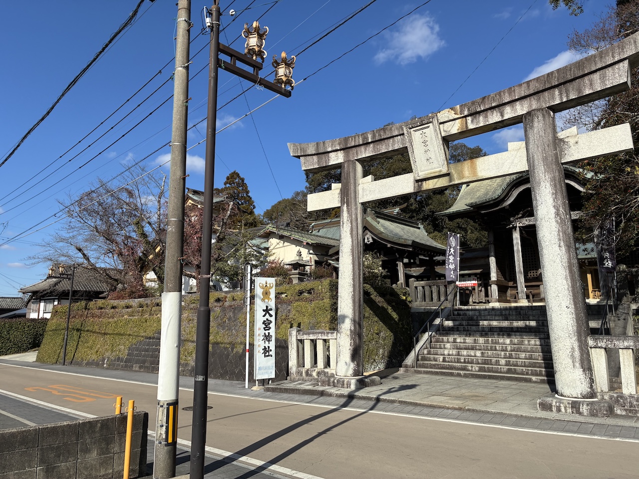 熊本県山鹿市にある大宮神社の鳥居と参道の入口