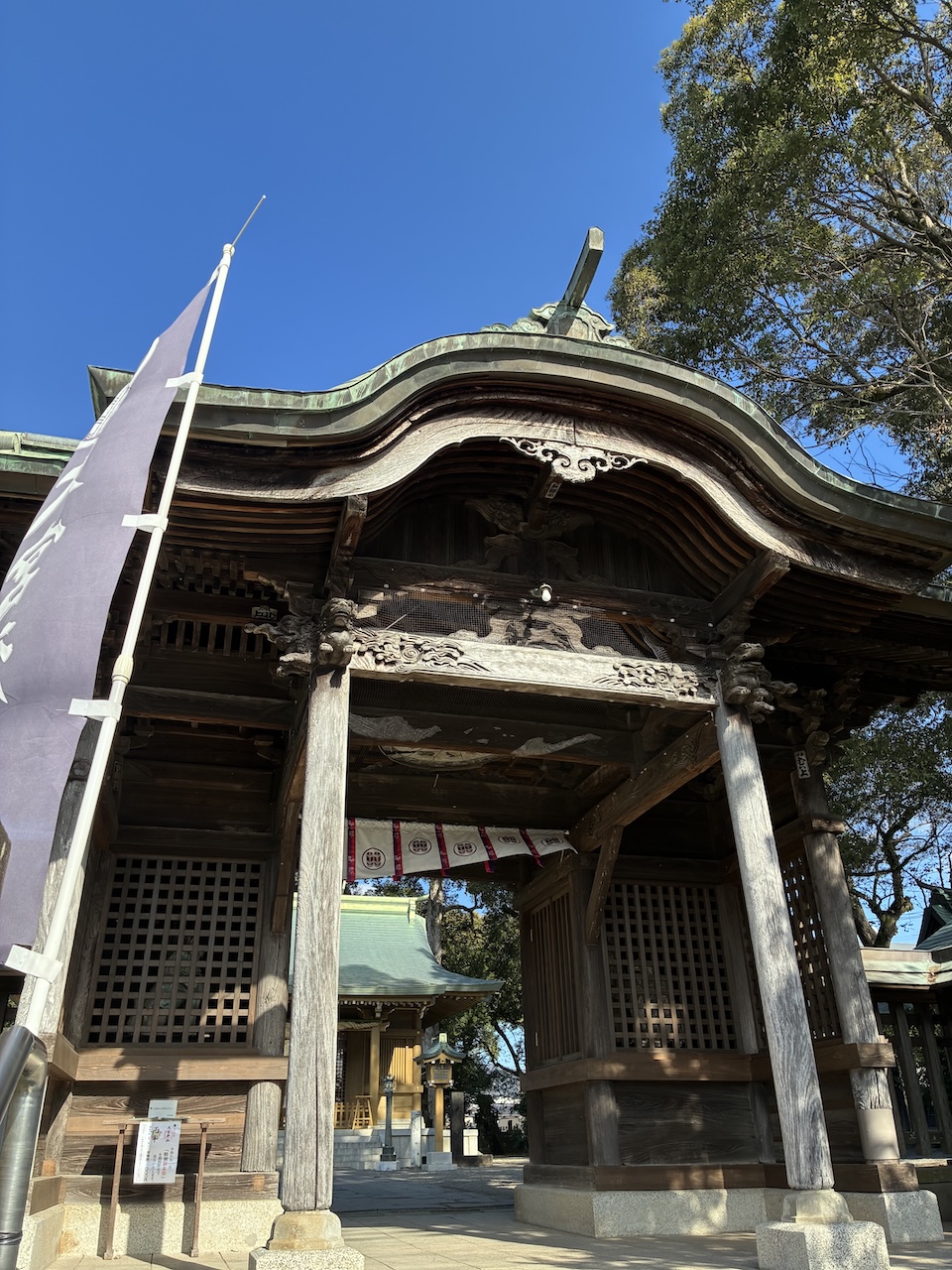 景行天皇を祀る大宮神社の社殿と境内の様子