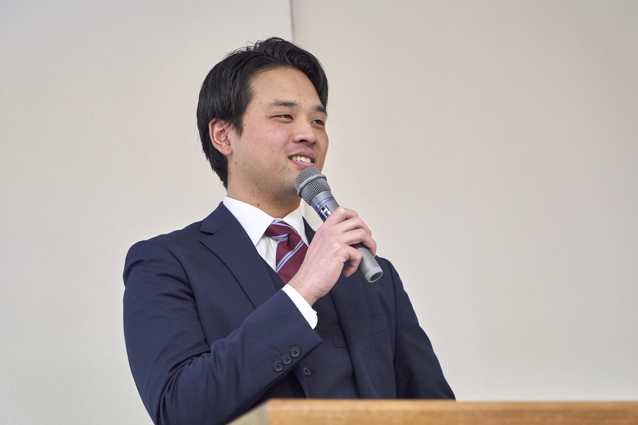会場でタルタルソース事業についてプレゼンする住永悠樹さん