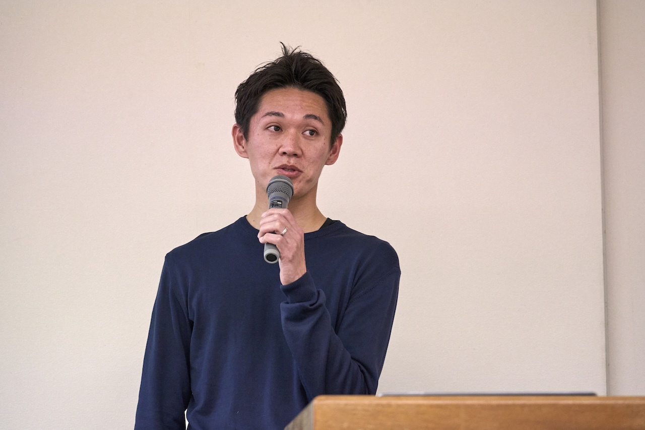 会場で公務員の副業プラットフォーム構想をプレゼンする中村亮介さん