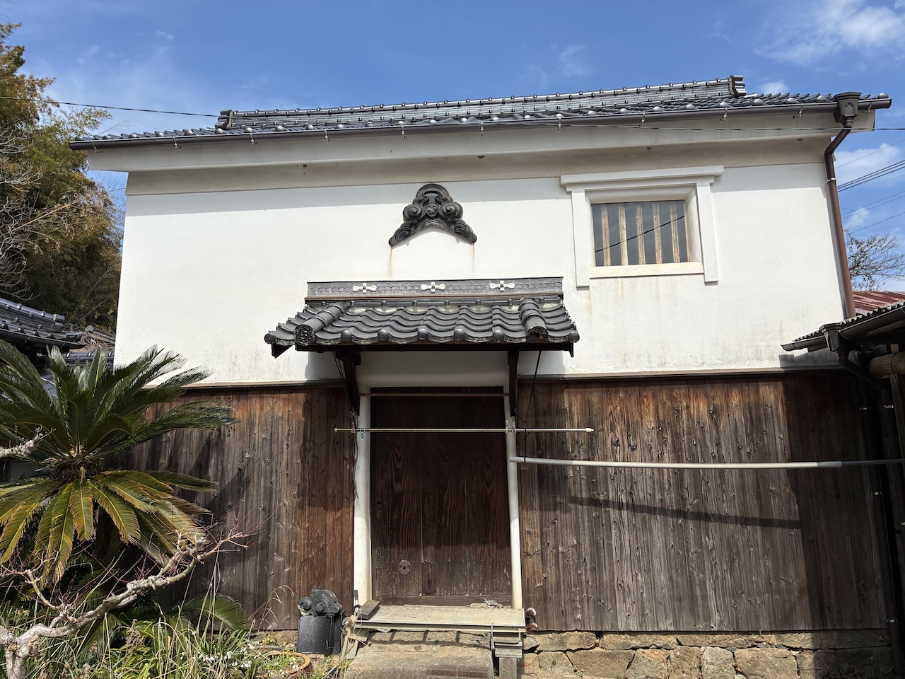 Traditional Japanese storehouse (kura) on the Yoshidome Share House property